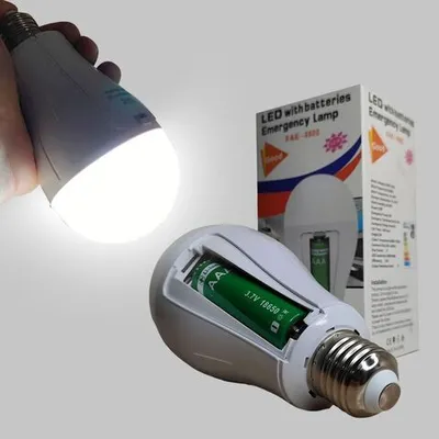 Універсальна LED лампа з автономним живленням